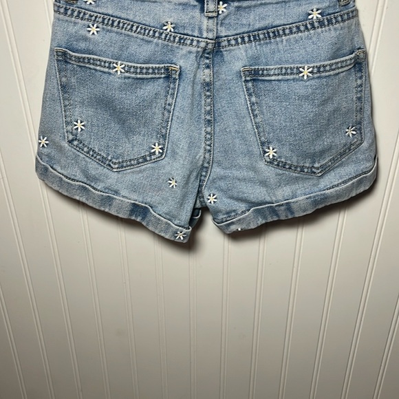 PacSun denim jean mom shorts with embroidered daisy detailing - Picture 7 of 8